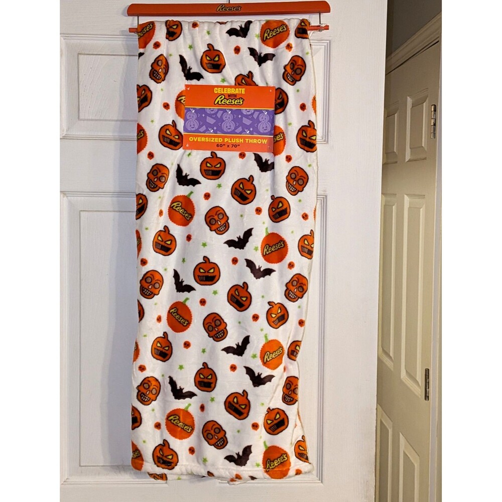 Reese's Oversized Plush Throw Blanket 60" x 70" Halloween Pattern